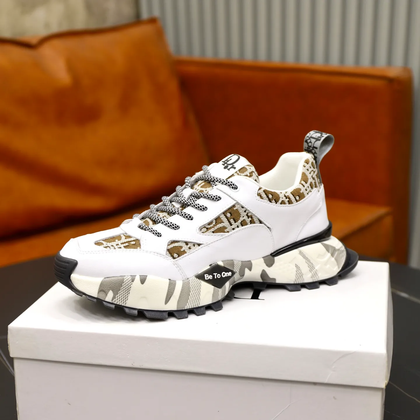 Ex-factory price: 462💰🙅‍♂️🙅‍♂️🙅‍♂️ Brand: Dior DIOR Standard code: 38-44 (45 customized) Grade: Same as the official website Material: Original cowhide material spliced with brand cloth Comfortable and breathable lining Lightweight and wear-resistant sports outsole Style category: Men's fashion casual shoes Running sports shoes Distinguished luxury brand elements Top luxury color: actual picture color